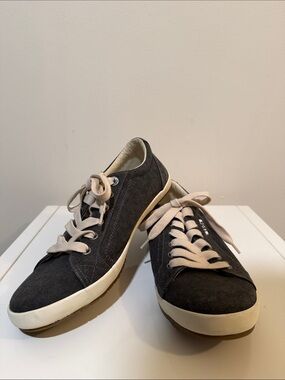 Taos Footwear Women's Charcoal Wash Sneakers Size 9.5